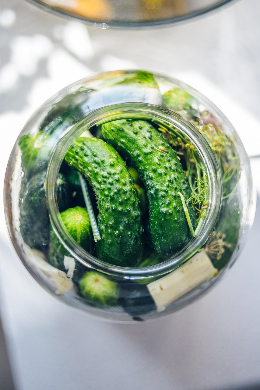 pickles jar cucumbers dill